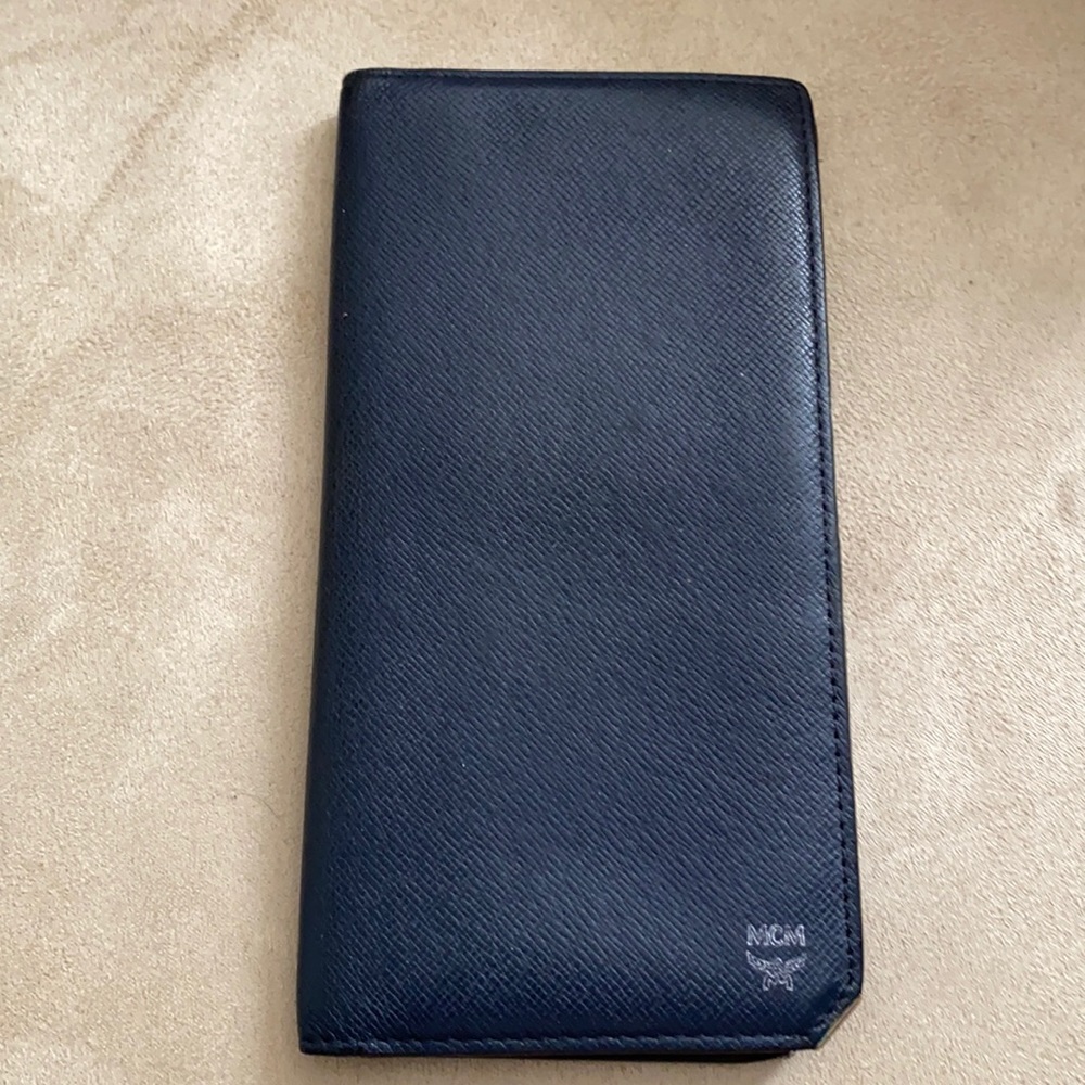 Mcm Navy blue card holder💯💯 authentic